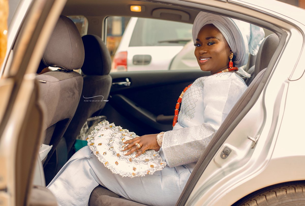 melanindami's tweet photo. December 17th
Alhamdulilah robil al amin
They finally exchanged me with yam😂😂
It’s been a great journey and it’s about to be the greatest one💯💯
THE ADESANU’S
thank you Twitter #WeMetOnTwitter https://t.co/8IxrtFT37n