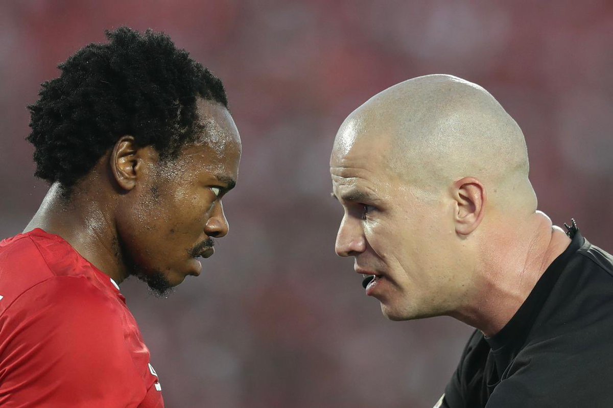 FARPostZA's tweet photo. 𝐆𝐎𝐌𝐄𝐒 𝐑𝐄𝐓𝐈𝐑𝐄𝐒!

FIFA, CAF and PSL referee Victor Gomes has officially announced his retirement from professional football. 

#FARPost https://t.co/6AVw7CsM96