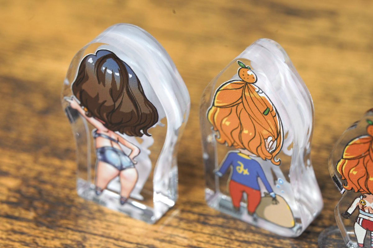 新世代アクリルグッズ「アクリルコロコロ」シリーズは卓上の警備、TRPGのコマなどで活躍します。要チェックッ‼️(ちゃーっ 
