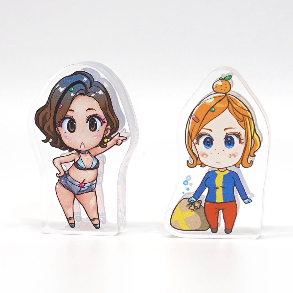 新世代アクリルグッズ「アクリルコロコロ」シリーズは卓上の警備、TRPGのコマなどで活躍します。要チェックッ‼️(ちゃーっ 