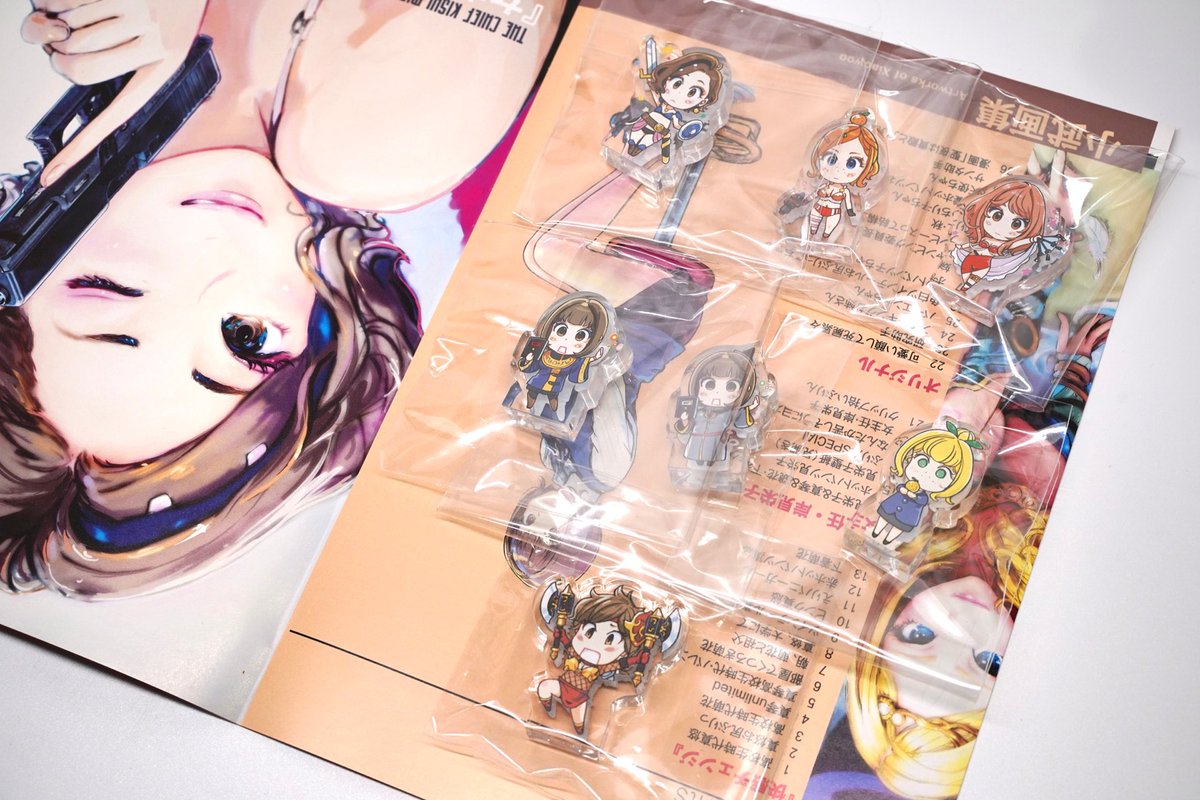 新世代アクリルグッズ「アクリルコロコロ」シリーズは卓上の警備、TRPGのコマなどで活躍します。要チェックッ‼️(ちゃーっ 