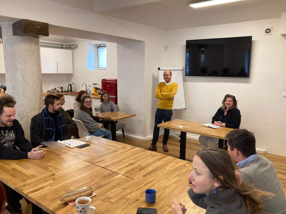 ResearchTuesday's tweet image. Here we are! Eva Kaplan from UNICEF came to #ResearchTuesday to share insights from the application of HCD methods in the field of social intervention. The event in English attracted many new faces. And that’s great!