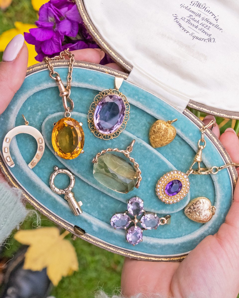 LillicocoLtd's tweet photo. Dive in and browse all these graceful Gems, including sparkly Citrines and stunning Amethysts! ✨💜🧡 https://t.co/3LAJRtuU3T