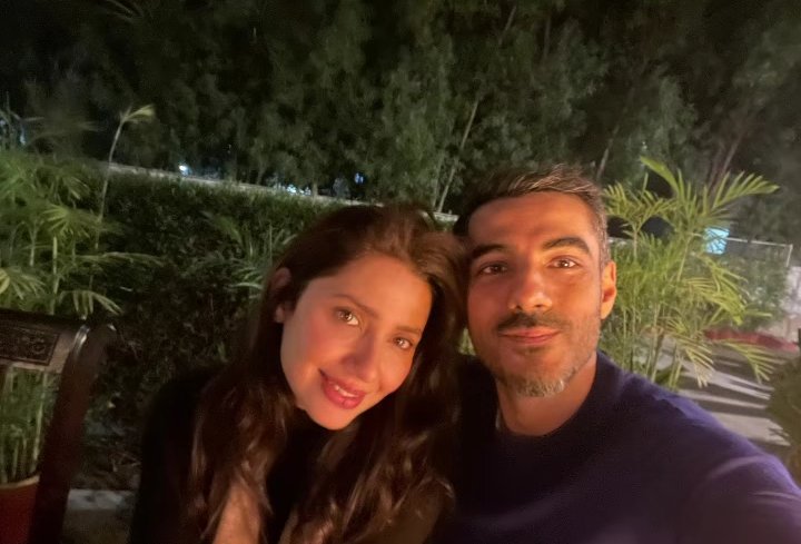 PakistaniCinema's tweet photo. This gathering at Nina Kashif's place yesterday night was a star studded affair 🤩
#NinaKashif #AdeelHussain #Momal #AnousheyAshraf #SheheryarMunawar #PalwashaYousuf #MahiraKhan #AliSafina#UrwaHocane https://t.co/9yx5jQj4KK