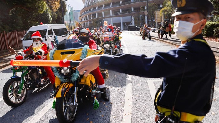 detikoto's tweet photo. #Foto Saat Sinterklas Naik Moge Keliling Pusat Kota Tokyo
Foto: Reuters/Issei Kato
#detikoto #sinterklas #Tokyo https://t.co/uKjBLXmudT