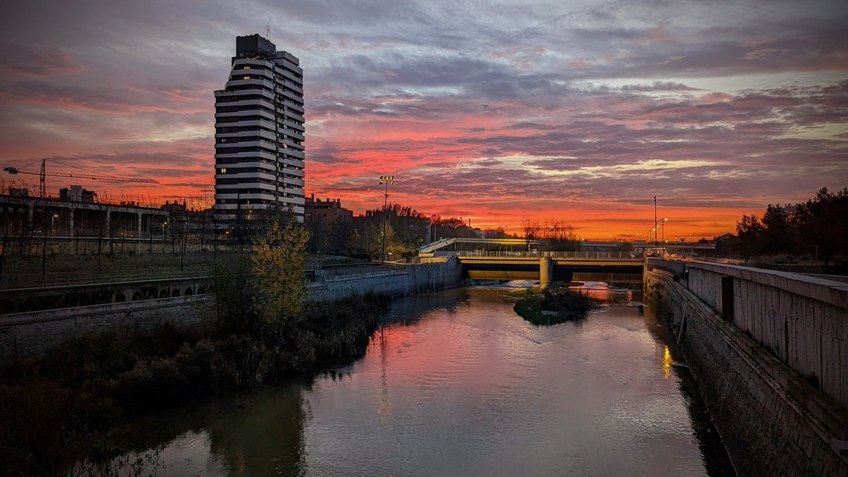 Lo del amanecer de hoy en Madrid Río...