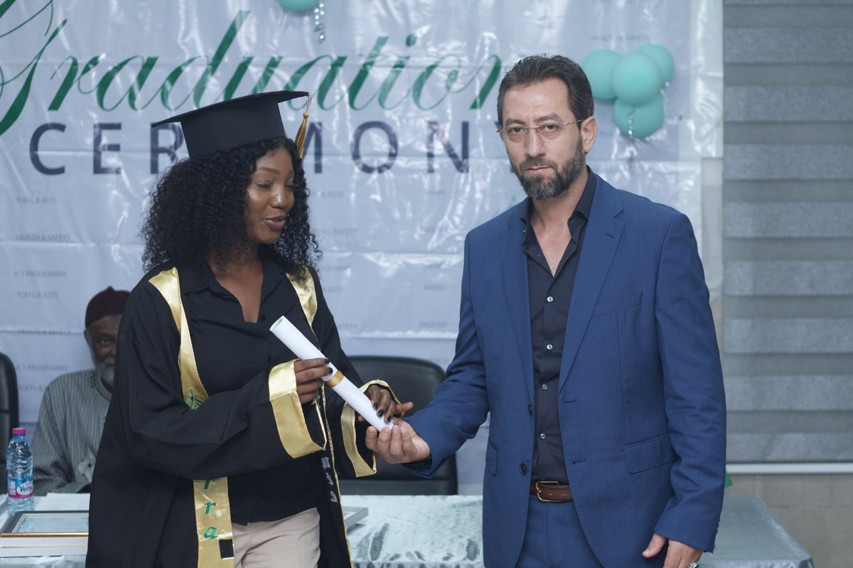 Durrainstitut's tweet photo. 2nd Graduation 2022 at Durra institute
#DURRAINSTITUTE #graduation #englishlanguage #learnenglish https://t.co/OE6cEL1Gjb