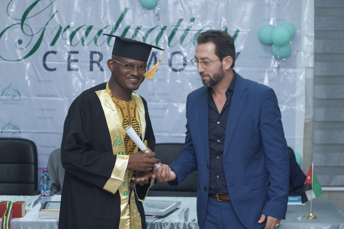Durrainstitut's tweet photo. 2nd Graduation 2022 at Durra institute
#DURRAINSTITUTE #graduation #englishlanguage #learnenglish https://t.co/OE6cEL1Gjb