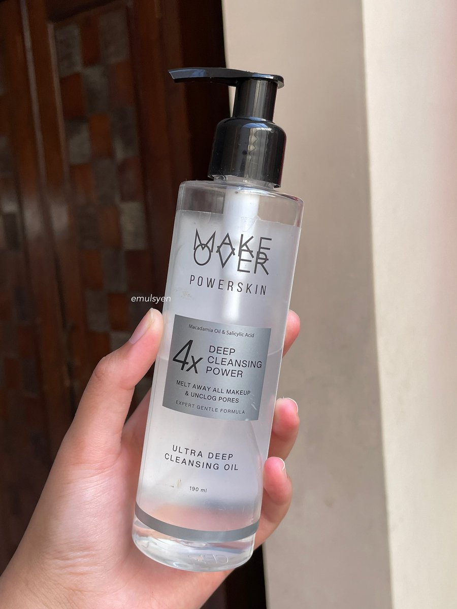 2 hari gak pake skincare, sekalinya bersiin muka pake cleansing oil langsung keluar smua komedo &amp; dakinya😭👋

aku pake cleansing oil make over yaa