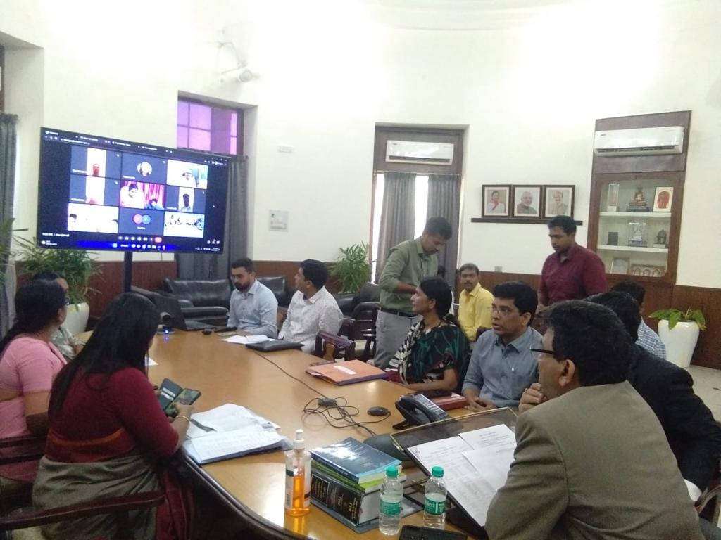 MarketDC2's tweet photo. ದಿ:20.12.22ರಂದು ಮತದಾರರ ಪಟ್ಟಿ ವಿಶೇಷ ಪರಿಷ್ಕರಣೆ ಸಂಬoಧ ಮಂಗಳಮುಖಿಯರು, ತೃತೀಯ ಲಿಂಗಿಗಗಳು, ಲೈಂಗಿಕ ಕಾರ್ಯಕರ್ತೆಯರು, ಅಂಗವೈಕಲ್ಯ ಹೊಂದಿರುವ ವ್ಯಕ್ತಿಗಳನ್ನು ಮತದಾರರ ಪಟ್ಟಿಯಲ್ಲಿ ಸೇರ್ಪಡೆಗೊಳಿಸುವ ಸಂಬoಧ, ಸಂಬoಧಪಟ್ಟ ಇಲಾಖೆಯ ಅಧಿಕಾರಿಗಳೊಂದಿಗೆ ಸಭೆ ನಡೆಸಲಾಯಿತು.
#sveep #bbmp @ECISVEEP @ceo_karnataka @SpokespersonECI https://t.co/qBrRp7Ltyy