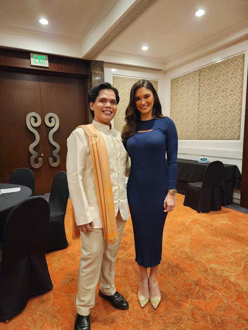 aaronadana's tweet photo. Hi @PiaWurtzbach 

Thank you for this gift of hugging and congratulating you in person. 

More happiness and achievements to come 💙 https://t.co/zpEei6XOHo