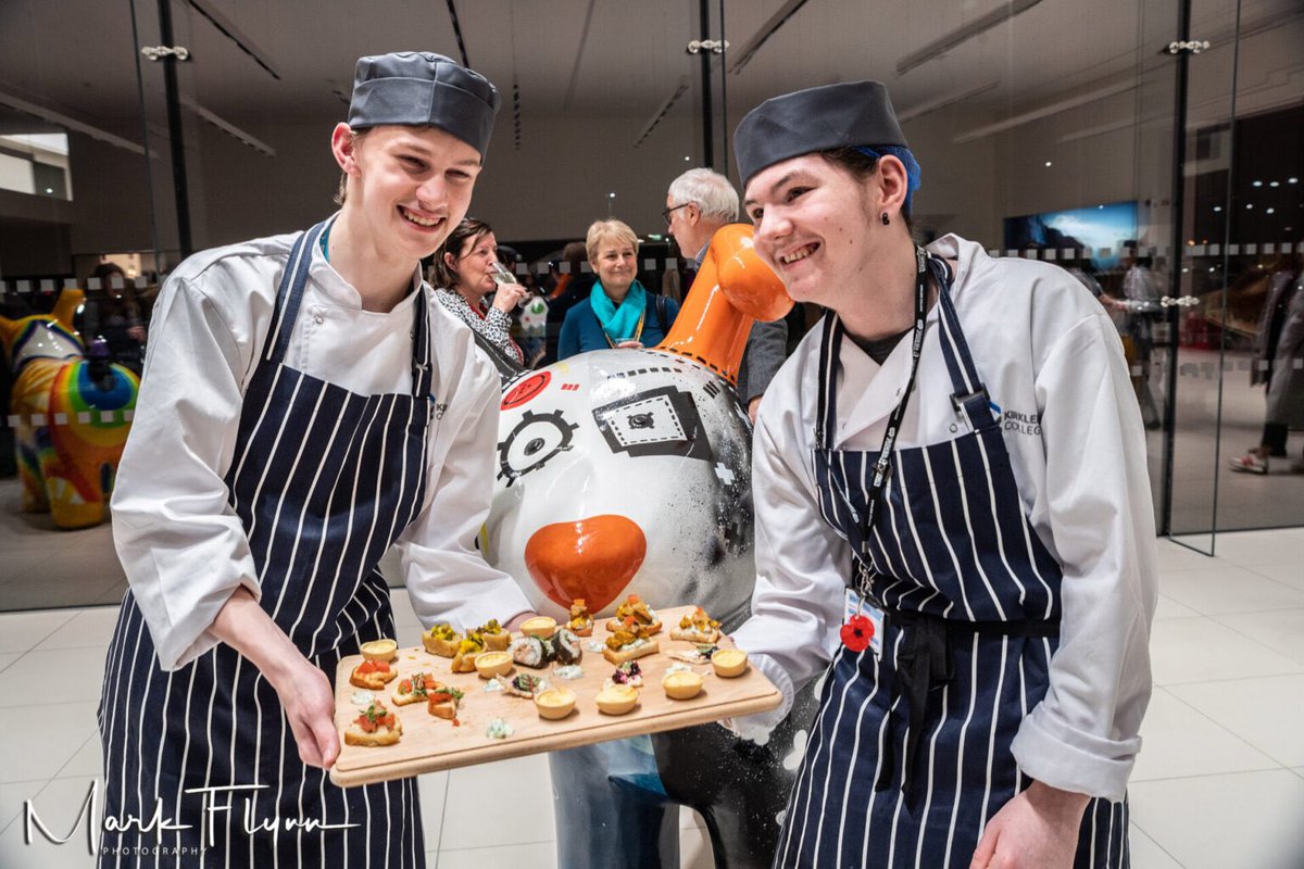 Culinary students at Kirklees College recently made and served an array of delicious canapes for the Snowdogs Support Life, Kirklees Grand Auction, whipping up a selection of tasty treats for visitors to enjoy. 

Find out more: snowdogskirklees.org.uk/students-lend-…