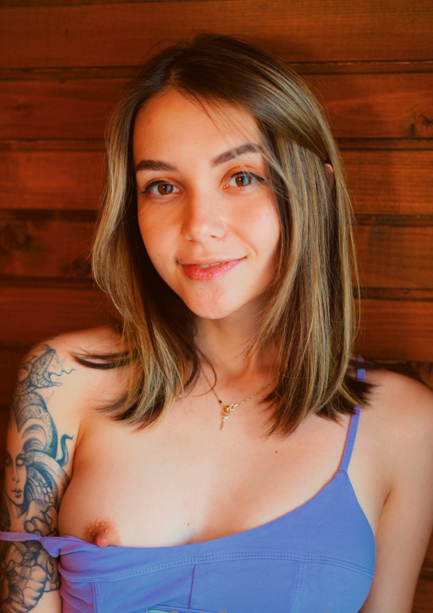 RealGirls2x's tweet photo. if you noticed me, big hugs https://t.co/IiC32QHVx9