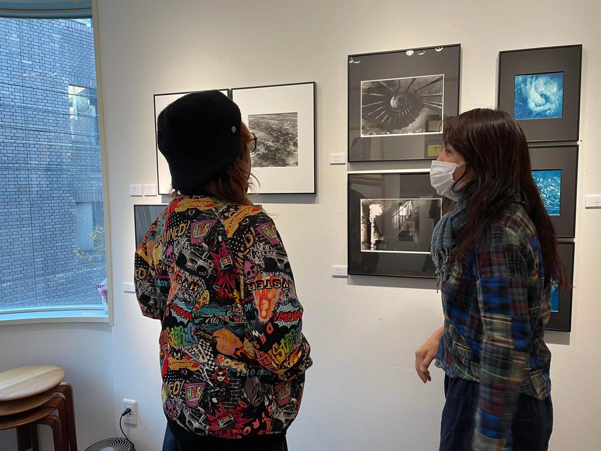 「12月展2022」一週目も沢山の方にお越し頂き有り難うございました。明日21日から後半始まります。会期は25日迄、年内最後の営業となります。暮れの慌ただしい喧騒を忘れて、静かにゆっくりご覧頂きたい展示です。ご予約の上是非お立ち寄りください！03-3713-2378（営業中）
paperpool.info@gmail.com