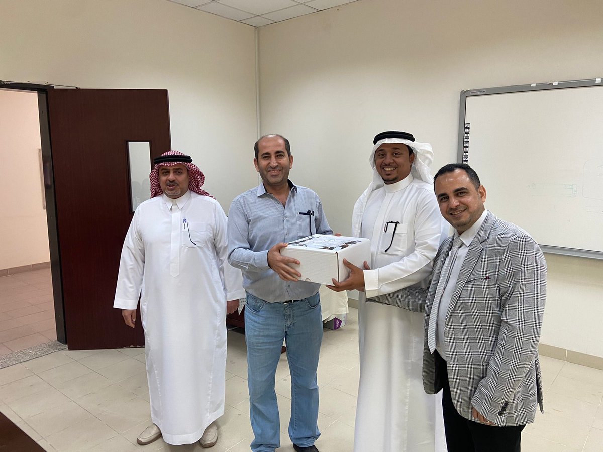 DatePalmcenter's tweet photo. وأشار م. فيصل بوشليبي أن الدراسة تهدف لبناء قاعدة بيانات للقيمة الغذائية للتمور في المملكة لتصبح قاعدة مرجعية ، حيث يمتلك المركز تشكيلة واسعة من أصناف التمور في المملكة والتي بدورها تعتبر مصدرًا مهمًا في الحفاظ على تنوع التمور في الشرق الأوسط https://t.co/QLFbUdhQ4k