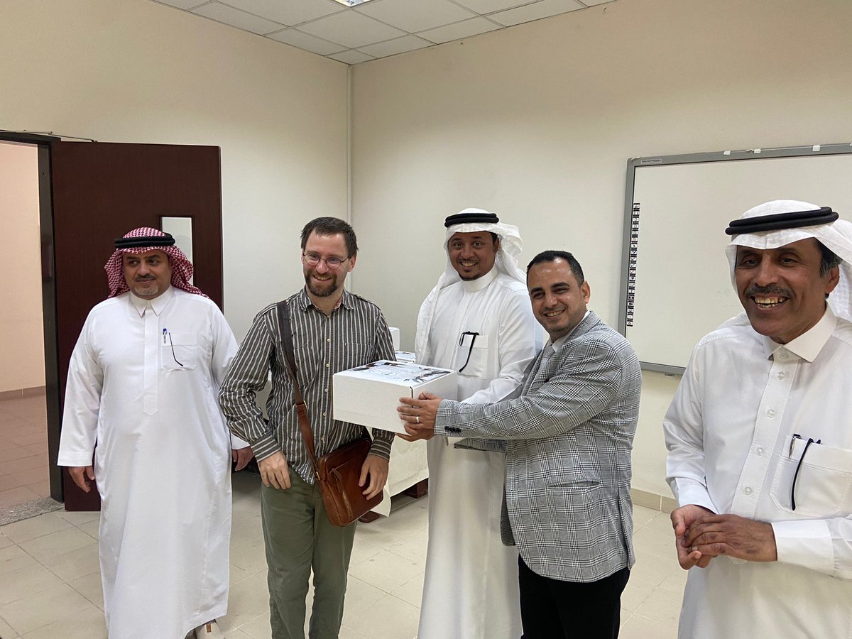 DatePalmcenter's tweet photo. وأشار م. فيصل بوشليبي أن الدراسة تهدف لبناء قاعدة بيانات للقيمة الغذائية للتمور في المملكة لتصبح قاعدة مرجعية ، حيث يمتلك المركز تشكيلة واسعة من أصناف التمور في المملكة والتي بدورها تعتبر مصدرًا مهمًا في الحفاظ على تنوع التمور في الشرق الأوسط https://t.co/QLFbUdhQ4k
