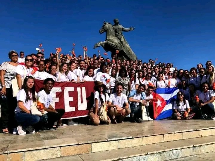 Hoy culmina el #10CongresoFeu, lo más importante la continuidad en cada brigada, los estudiantes deben conocer qué se debatió y acuerdos tomados. Los organismos formadores atender las propuestas aprobadas. #CubaEduca <a href="/PresidenciaCuba/">Presidencia Cuba 🇨🇺</a> <a href="/DiazCanelB/">Miguel Díaz-Canel Bermúdez</a> <a href="/FeuCuba/">FEU de Cuba</a> <a href="/UJCdeCuba/">UJC de Cuba</a>