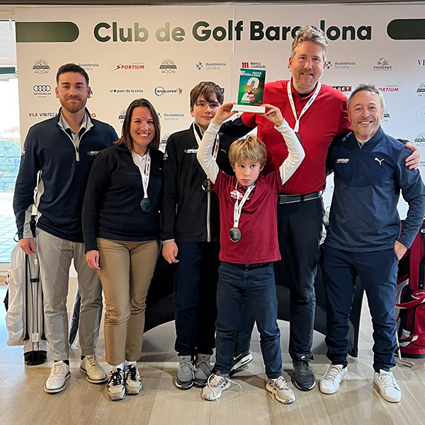 bcngolfacademy's tweet photo. El Torneo Navideño 2022, una fiesta de Navidad para la Barcelona Golf Academy. Esta es nuestra crónica especial. ¡Enhorabuena a todos, Felices Fiestas y mucho golf! ⛳️⬇️ https://t.co/YFR8uVfaKv https://t.co/9Fgj5fkNFb