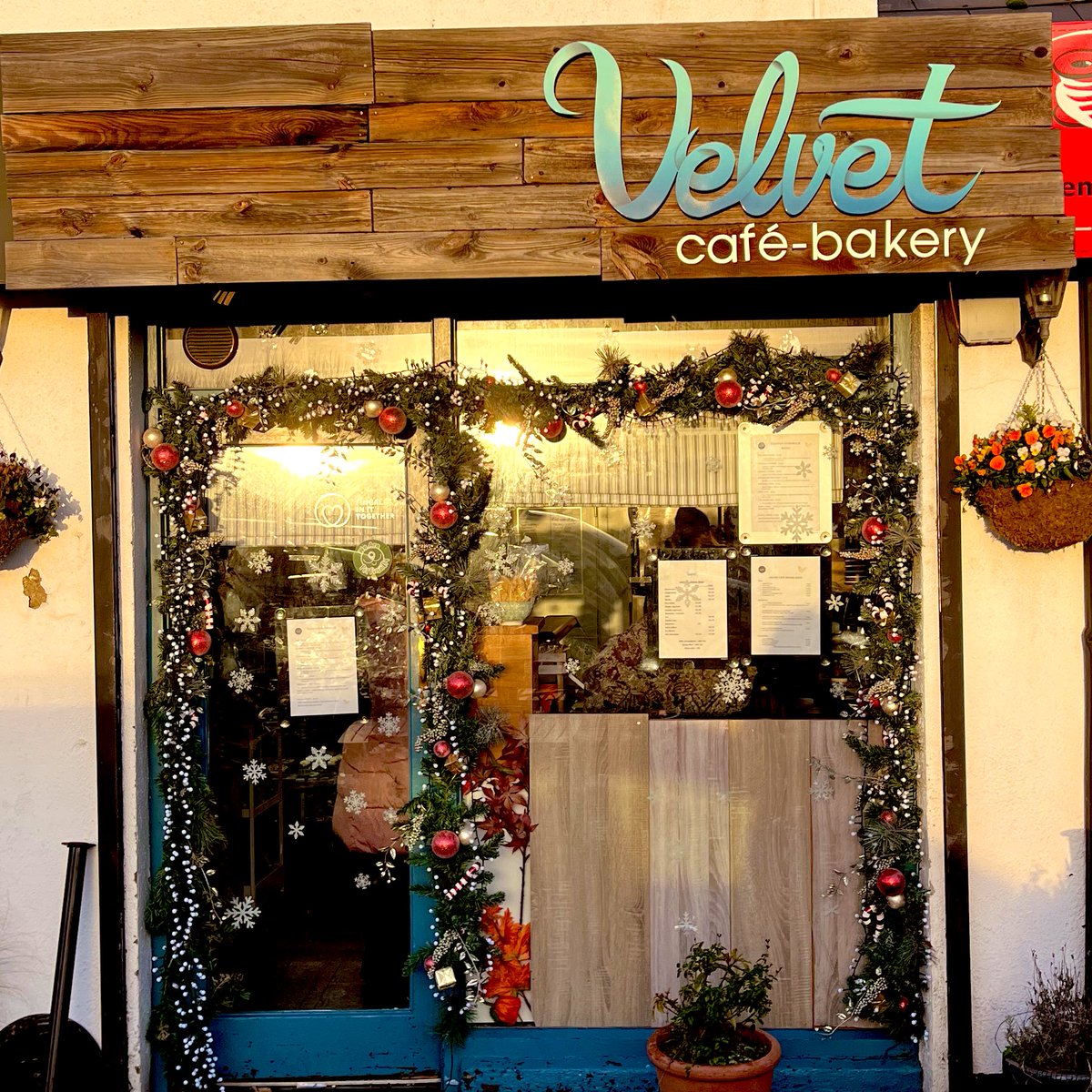 GRMA to the lovely people in the Velvet Cafe-bakery in Portmarnock this morning. Good coffee, keen prices &amp; great ambiance, even if your visit is brief! ✨🎄❤️
#Christmas 
#LocalCafe