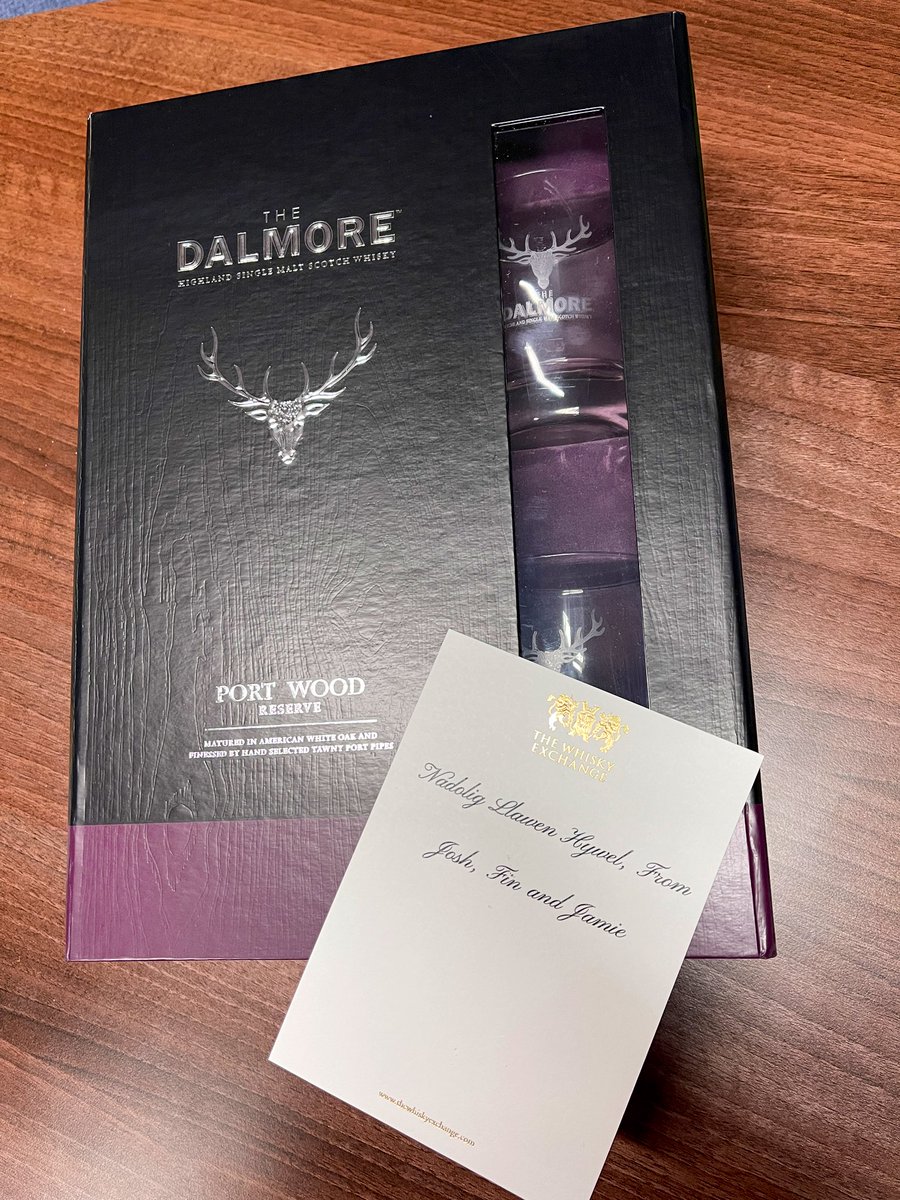 Nid y dechrau gwaethaf i’r bore! Diolch @Joshytarling, Fin a Jamie - mae wedi bod yn bleser eich cefnogi dros 2022.

Not the worst start to the day! Cheers Josh, Fin &amp; Jamie a it’s been a pleasure to support you in 2022.

Pob lwc yn 2023 - mae’n mynd i fod yn flwyddyn fawr! 🥃😜