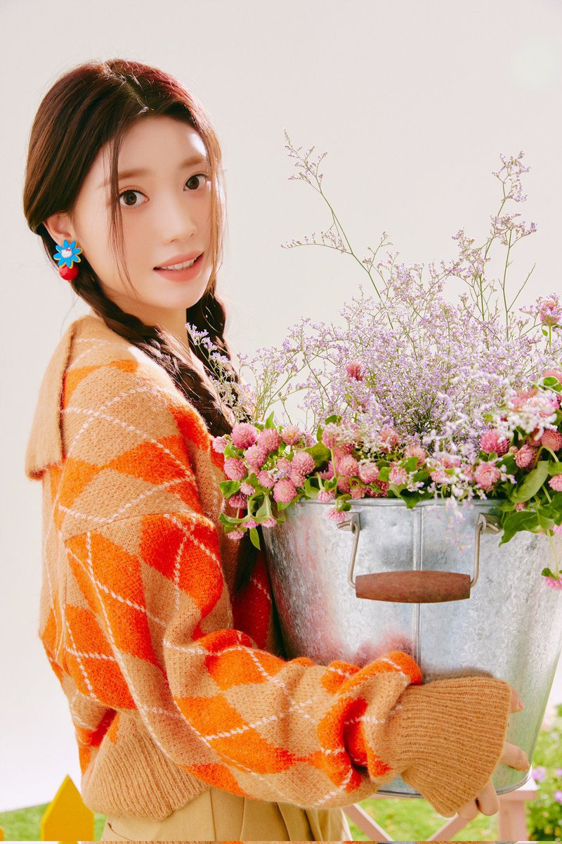sxtlogs's tweet photo. #XIAOTING Gardener photoshoot https://t.co/cGwRXV8rdY