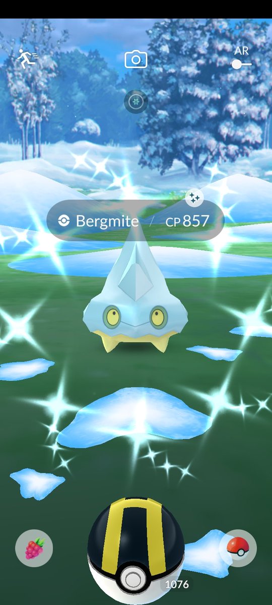 YuiiubTL50's tweet photo. Yesss!!! I managed to get a shiny Bergmite during spotlight 😍💙 https://t.co/bBVmIcNCB6