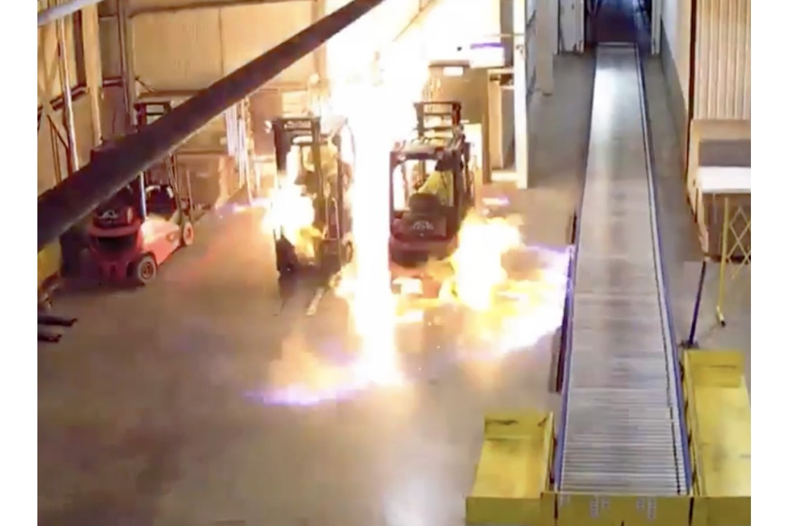 UKMHA have released an LPG safety bulletin following a serious incident involving an LPG forklift - watch the video: goodtogosafety.co.uk/LPG-Forklift-S… << 👀 WOW👀

#Forklift #HealthandSafety #Warehouse