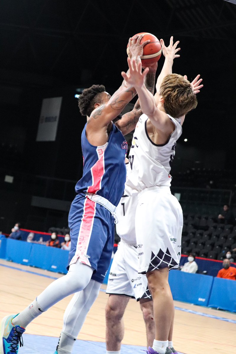 chika_380jp's tweet photo. 2022.12.18 🏀豊田合成vs静岡

前節お休みやったしベンチでも足のケアしてたから調子悪いのかと思ってたけど爆発してくれました🤩🙌🏻🙌🏻🙌🏻

#豊田合成スコーピオンズ
#アーネストロス 選手
#EarnestRoss https://t.co/QmysugSx6f