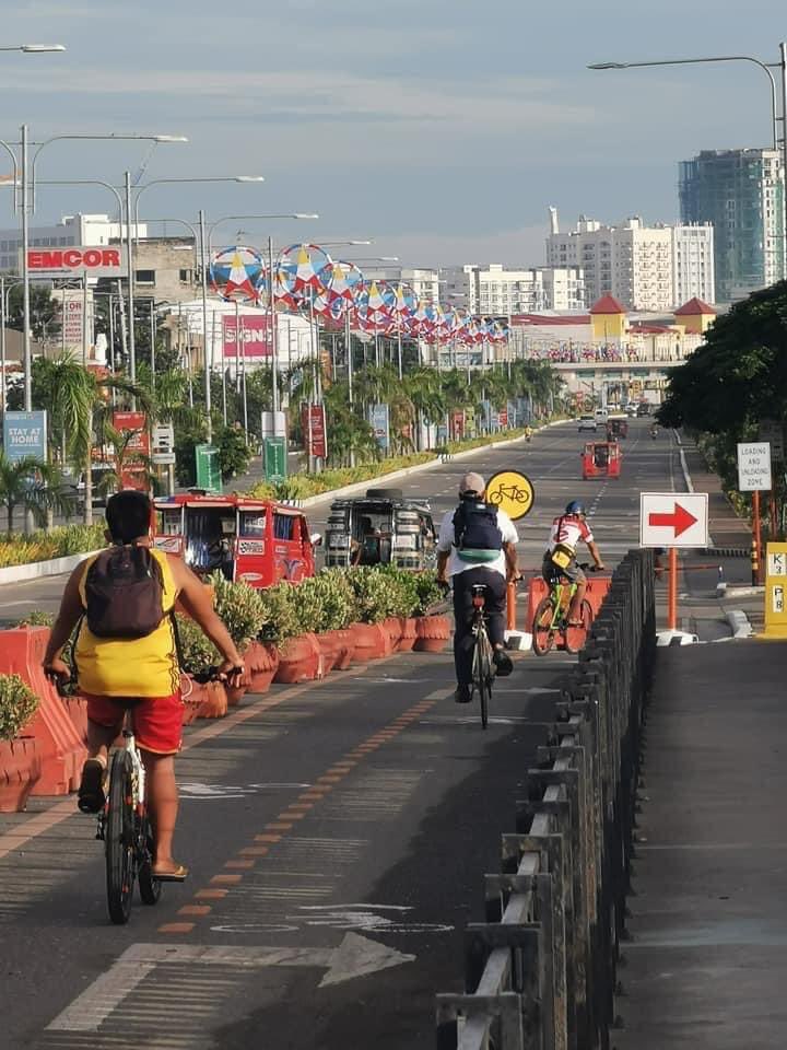 13thFool's tweet photo. Our bikers deserve a dedicated bike lane, yung hindi afterthought or token lang. At the very least, one carved out of existing thoroughfares, but where bikers are protected by barriers from cars. I think wala masama mag-demand nito, because cities like Iloilo successfully did it. https://t.co/GW6pW54jVY