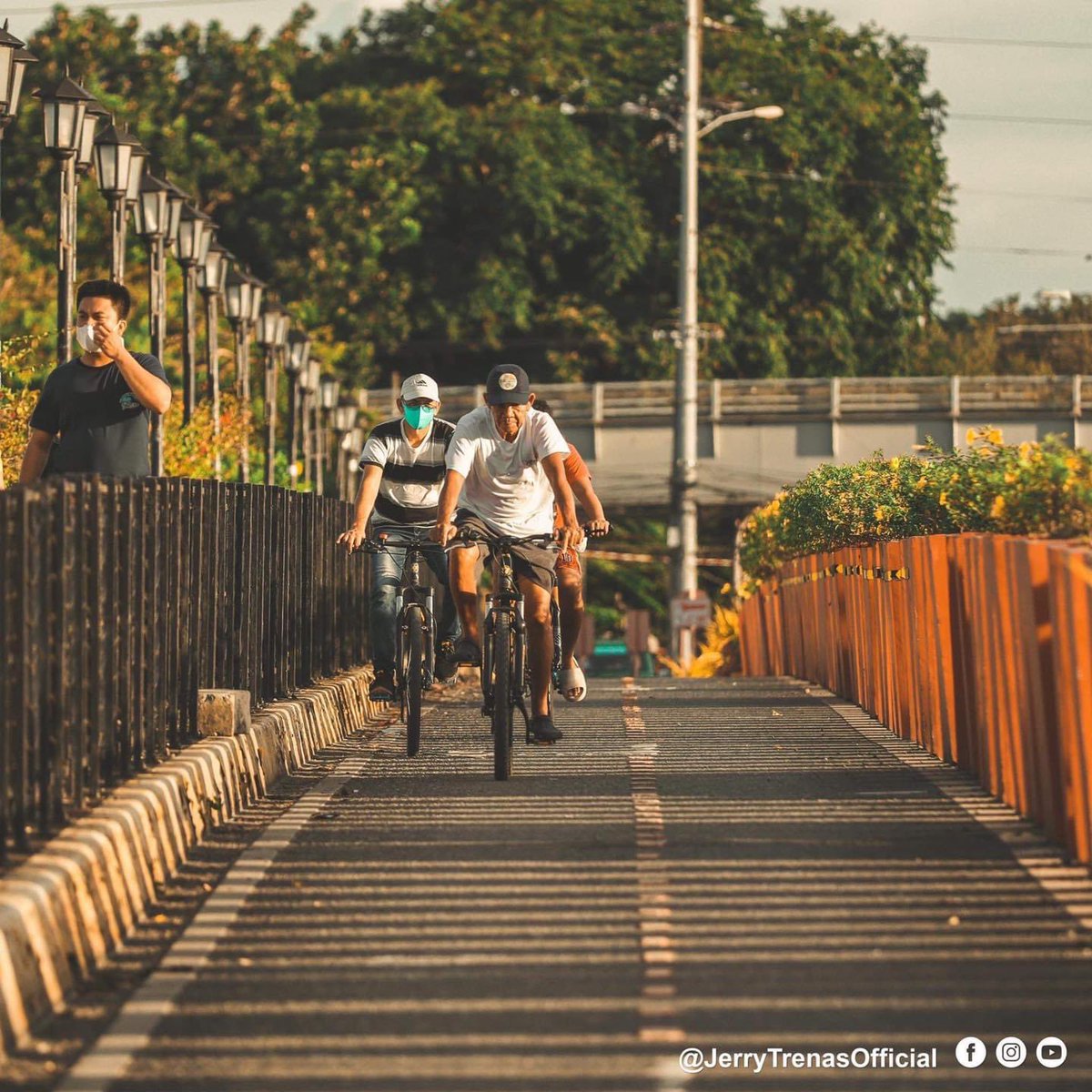 13thFool's tweet photo. Our bikers deserve a dedicated bike lane, yung hindi afterthought or token lang. At the very least, one carved out of existing thoroughfares, but where bikers are protected by barriers from cars. I think wala masama mag-demand nito, because cities like Iloilo successfully did it. https://t.co/GW6pW54jVY