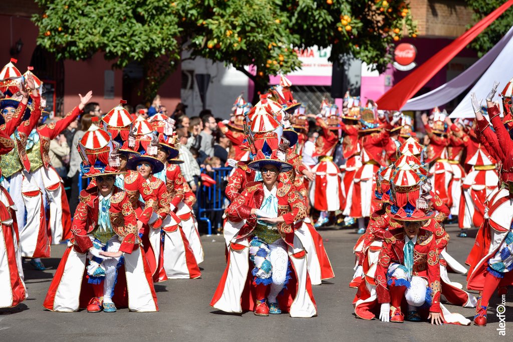 cope_badajoz's tweet photo. Por su parte el Gran Desfile del Carnaval de Badajoz contará con 52 comparsas, 43 comparsas infantiles, 35 artefactos y 18 grupos menores. Números sensiblemente superiores a los de ediciones anteriores. https://t.co/9X4nRGiwKX