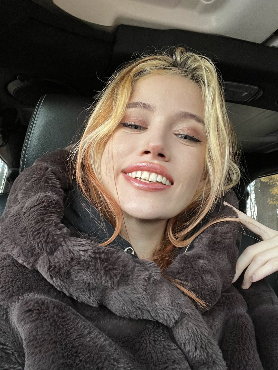 JustCharlyne's tweet photo. Someone said my smile is ugly! 
So now I ll post it to annoy u https://t.co/1aLWpmxmAn