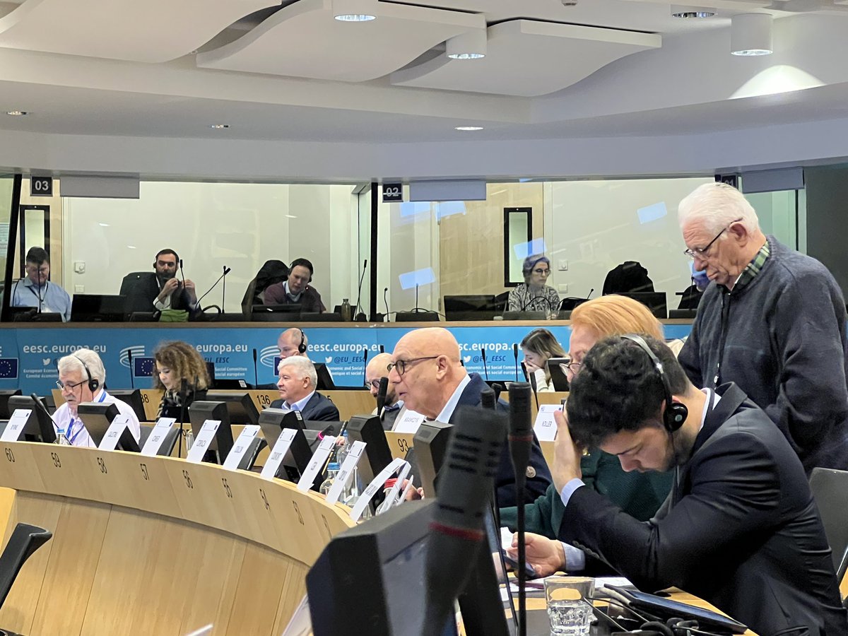 ForneaDumitru's tweet photo. Last meeting in 2022 of @EESC_REX chaired by President @Diridi2
Programme:
https://t.co/jvtuPFde4o
#EUStrategicCompass
#StrategicInterdependence
#EUTradeAgreements
#TheGlobalGateway
#DomesticAdvisoryGroups
#OceanGovernance
#BluePlanet
✨
🇪🇺🤝🌎🌍🌏🤝🇪🇺 https://t.co/RRNxFxsAay