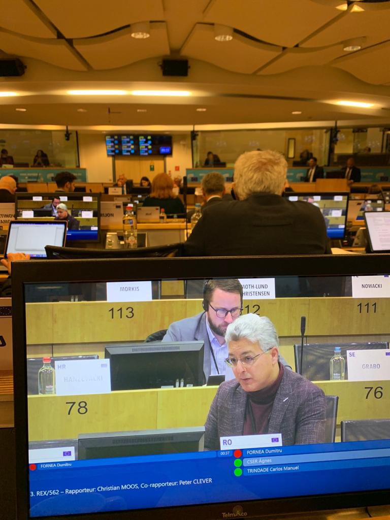ForneaDumitru's tweet photo. Last meeting in 2022 of @EESC_REX chaired by President @Diridi2
Programme:
https://t.co/jvtuPFde4o
#EUStrategicCompass
#StrategicInterdependence
#EUTradeAgreements
#TheGlobalGateway
#DomesticAdvisoryGroups
#OceanGovernance
#BluePlanet
✨
🇪🇺🤝🌎🌍🌏🤝🇪🇺 https://t.co/RRNxFxsAay