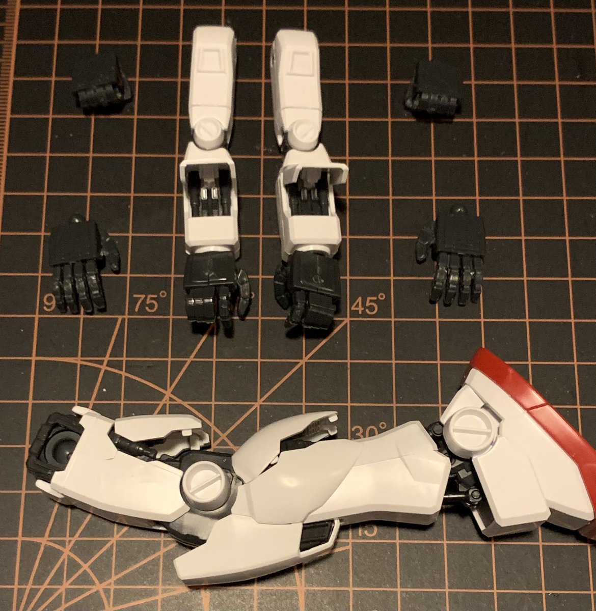 SoulReaverDan's tweet photo. Got some work done on my first Master Grade #GunPla! I’m amazed at the leg mechanics, and this kit is over 20 years old! I can only imagine what a modern Master Grade looks like - I’ll find out one day. :) #Gundam https://t.co/Xs9CDNOtHY
