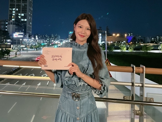 Kstyle_news's tweet photo. 【インタビュー】「ファンレターを送ってください」少女時代 スヨン“自己肯定感が低くなる度にファンからの手紙を読む”
https://t.co/o6NDWMqrUx

#ファンレターを送ってください #スヨン #少女時代 #ハンガンヒ https://t.co/cq37geDUcH