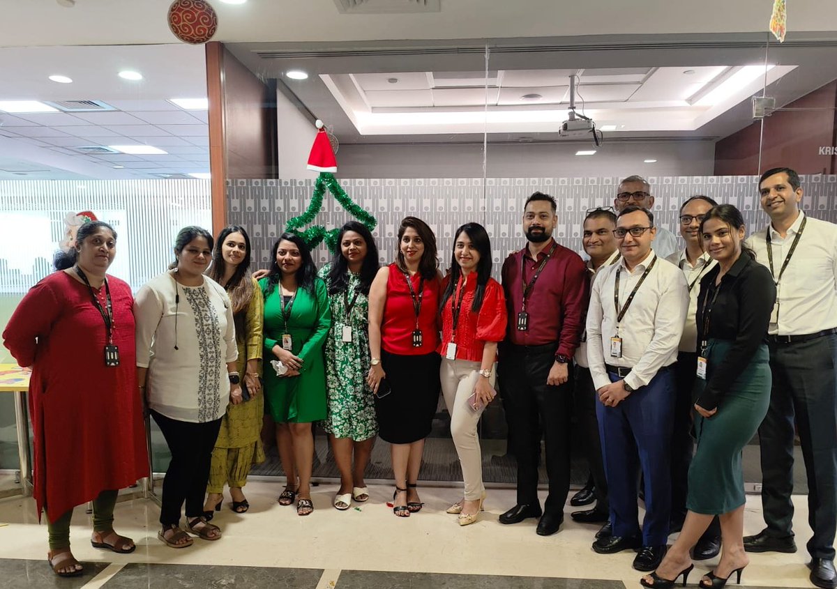 MotilalOswalPW's tweet photo. ‘Tis the season to spread joy!
Our team got together to celebrate the jolly traditions and small joys of Christmas.

#MotilalOswal #WealthManagement #TerrificTuesday #Christmas #EmployeeEngagement https://t.co/VTVdOP9Orh