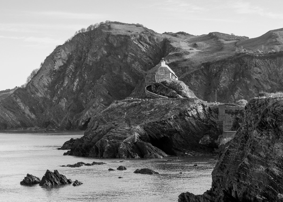 Igor_Bystander's tweet photo. Chapel of St Nicholas in Ilfracombe, England, dating back to 1321. Now is the Oldest Working Lighthouse in the Country

#photo #travel #landscape #Nikon https://t.co/78nxRdmrzr