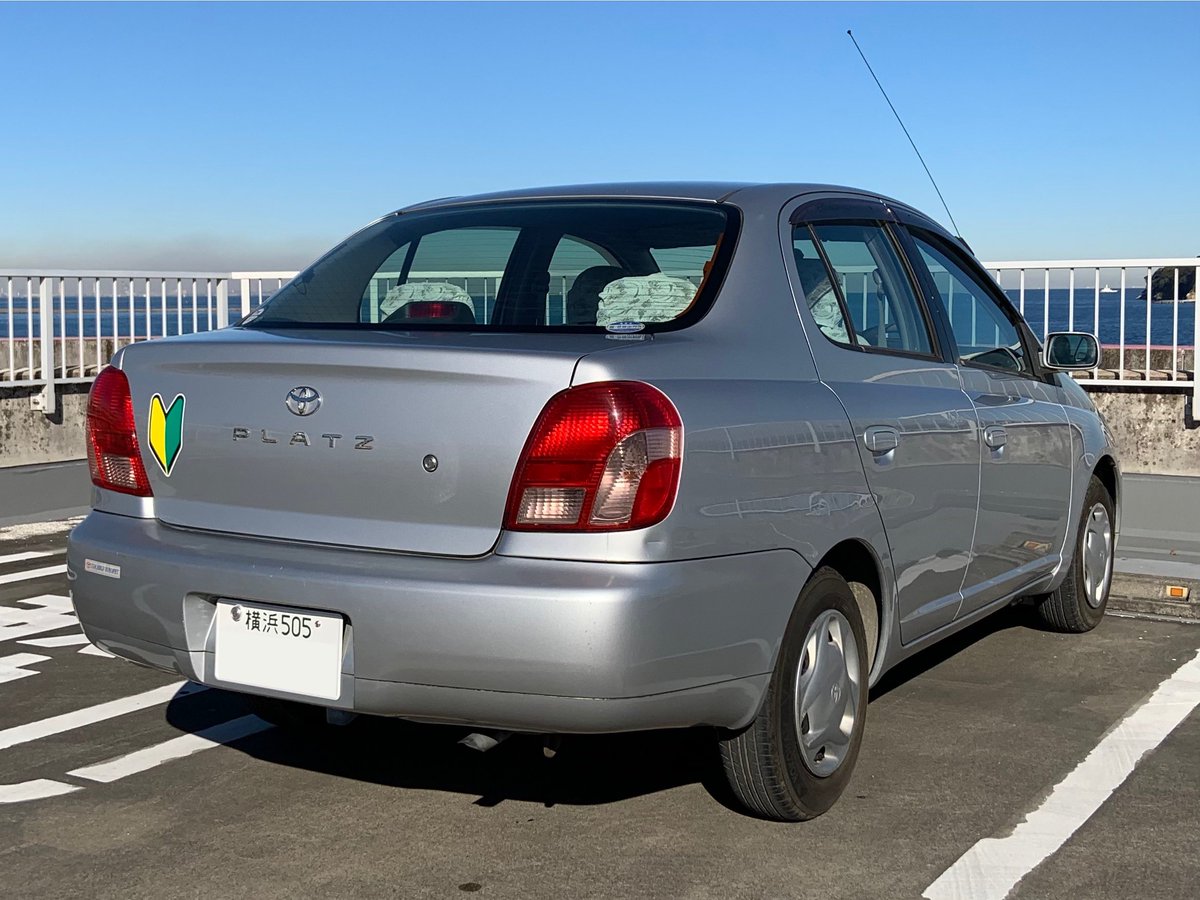 way3454's tweet photo. [ご報告]

この度、人生初の愛車として平成14年式　トヨタ プラッツ 1.0 F Lパッケージ(4AT) が納車されました！

18歳で車を持てるとは思ってなかったので未だに実感が湧かないです。

相変わらず車の知識が乏しく勉強中ですが、今後とも車界隈の皆さま、プラッツ乗りの皆さまよろしくお願いします。 https://t.co/w6MgLUJ7zk