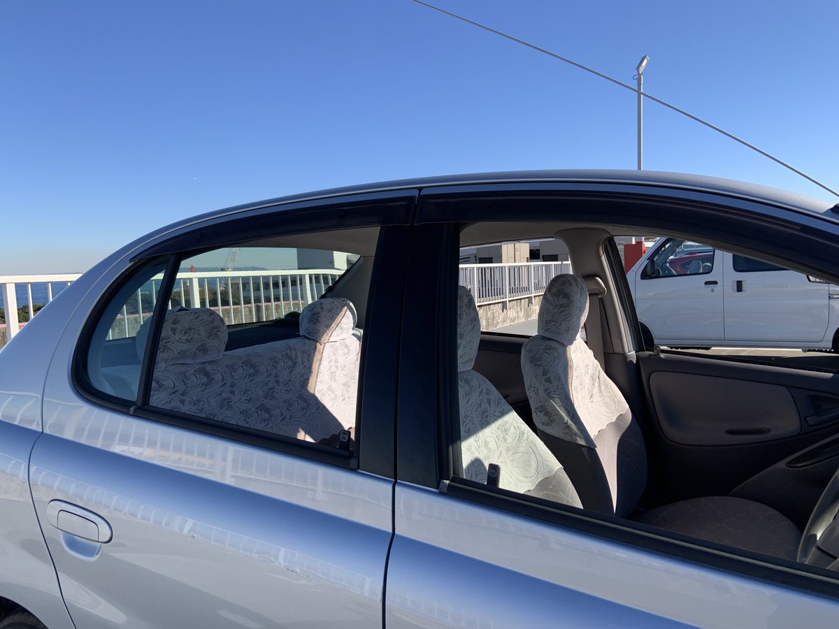way3454's tweet photo. [ご報告]

この度、人生初の愛車として平成14年式　トヨタ プラッツ 1.0 F Lパッケージ(4AT) が納車されました！

18歳で車を持てるとは思ってなかったので未だに実感が湧かないです。

相変わらず車の知識が乏しく勉強中ですが、今後とも車界隈の皆さま、プラッツ乗りの皆さまよろしくお願いします。 https://t.co/w6MgLUJ7zk