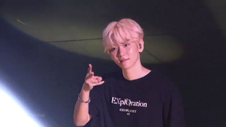 bhyunace's tweet photo. this photo sequence of baekhyun 🥺 https://t.co/lqHwvTXq19