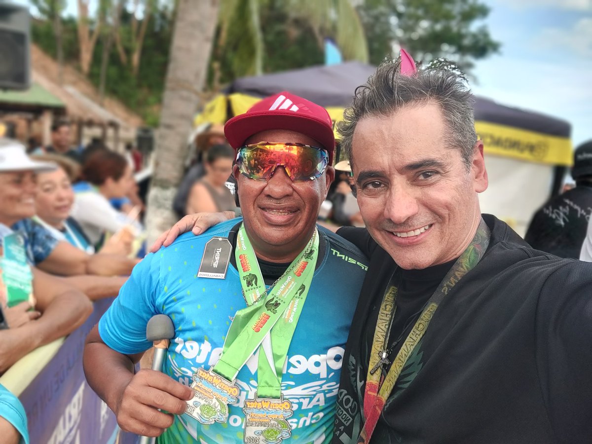 AngelsOpenWater's tweet photo. Observen @ReporteYa emotiva Premiación #atletas de #natacion #AguasAbiertas 2K #SimonGomez y "Mantarraya" #CarlosGarcia excelente locución deportiva #DelfinaBravo Competencia #OpenWater #Arapo #Beach fot 13/60 @andresraulpaezp @zolangegonzalez @LuisCordovaPER @RevistaFortius https://t.co/ounnYTOhmM