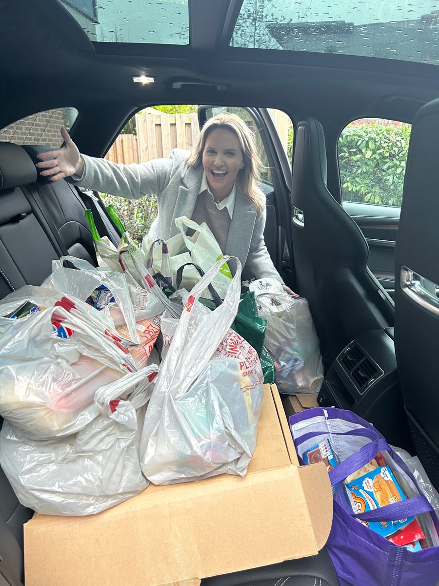 OpenStudyColl's tweet image. Over the past week, we have been busy collecting food and toiletries to donate to local social supermarket @AroundAgainCB! We are so pleased to have collated so many goods to give to people in need this Christmas, and we hope lots of families will benefit from the contribution 🙌