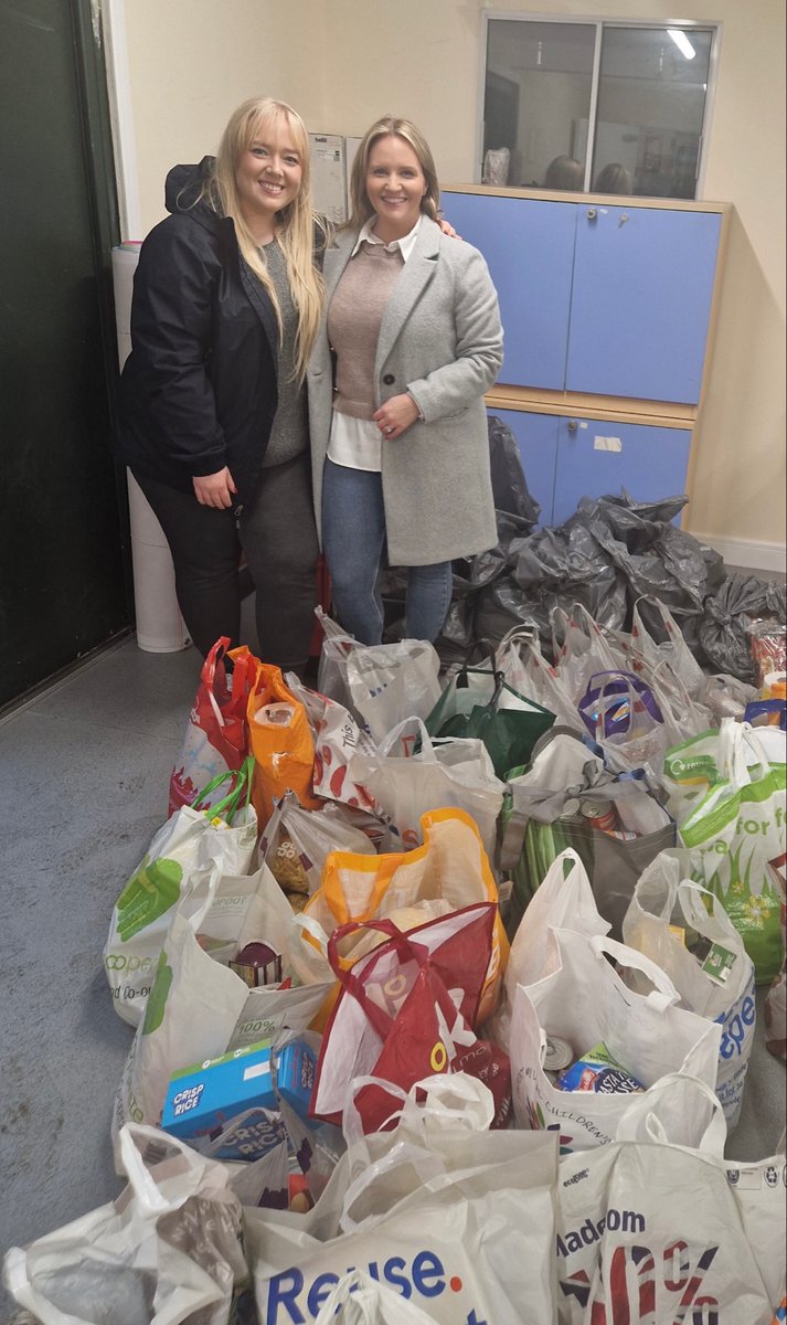 OpenStudyColl's tweet image. Over the past week, we have been busy collecting food and toiletries to donate to local social supermarket @AroundAgainCB! We are so pleased to have collated so many goods to give to people in need this Christmas, and we hope lots of families will benefit from the contribution 🙌