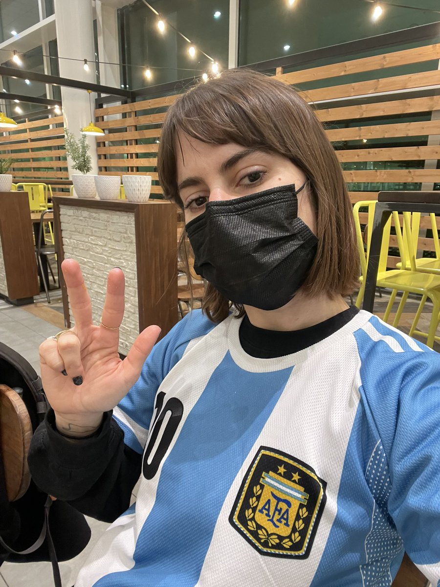 good morning from a tired and happy argentine flying to one of her homes (unfortunately not the one celebrating a world cup victory). will be like this the entire flight. ⭐️⭐️⭐️