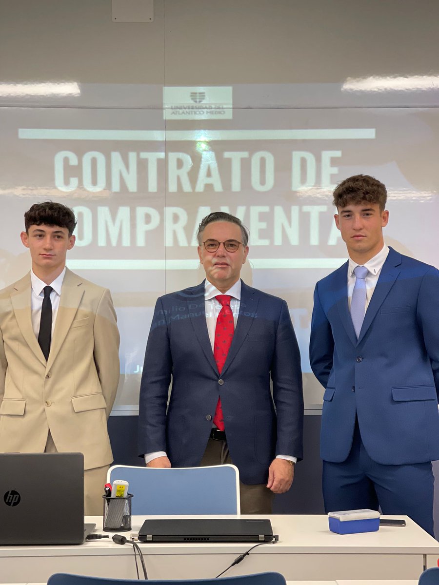 atlanticomedio's tweet photo. 🗣Nuestros alumnos de 1º de #GradoADE en la asignatura Introducción al Derecho de la Empresa, simulan con el profesor Diego López-Galán @dlogaro un juicio en una clase práctica trasladándolo al terreno de la empresa.
#DandoFormaATuFuturo https://t.co/aqSbmUqVwY