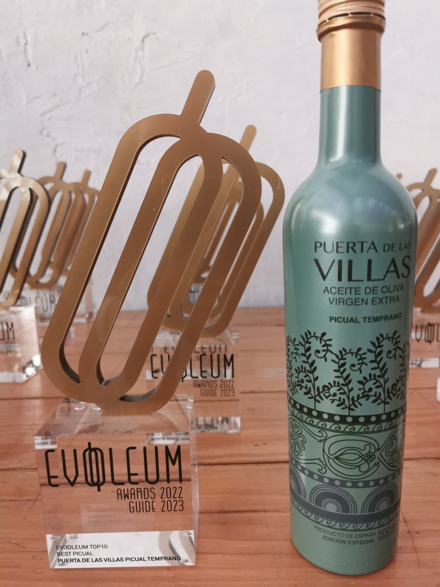 puertalasvillas's tweet photo. The Best Picual. Este es el premio de la Guía @evooleum que vamos a recoger en Madrid. Qué honor para nosotros que el presidente @pepegilabertb este en una Gala donde nos reconocen el trabajo humilde y profesional que hacemos todos los días. #PuertadelasVillasunAOVEconAlma https://t.co/VTXROGFsub