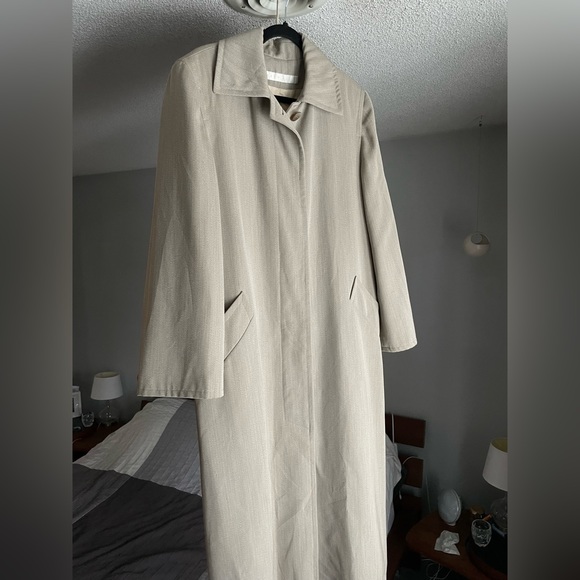 secondcycle's tweet image. So good I had to share! Check out all the items I'm loving on @Poshmarkapp from @AlikiT14 #poshmark #fashion #style #shopmycloset #perryellis #justlove: posh.mk/xjU3q31uUvb