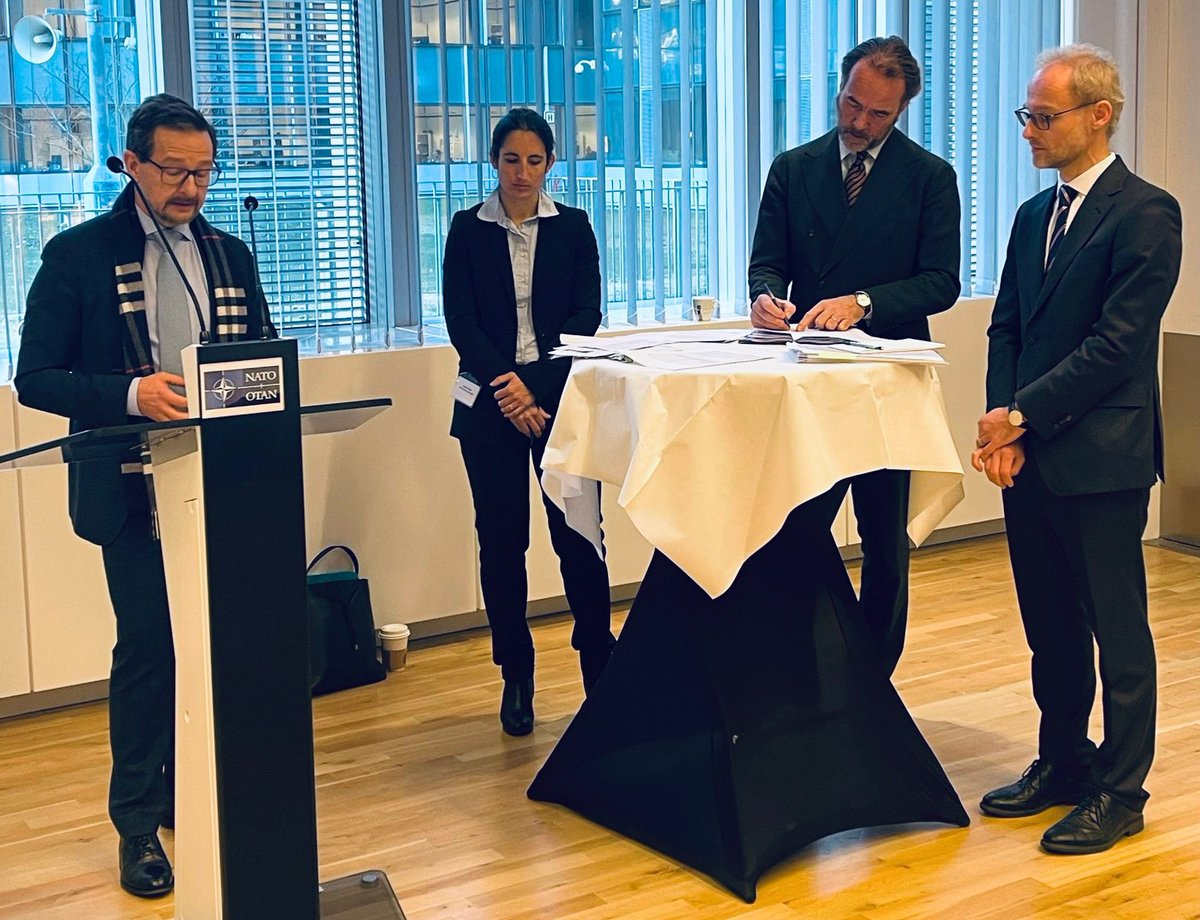Honoured to have hosted a panel discussion on the pressing topic of responsible use of #AI in the military with <a href="/NATO/">NATO</a> staff, allies and partners. Insights from #GCSP director <a href="/ThGreminger/">Thomas Greminger</a>, DASG ESC <a href="/JamesAppathurai/">James Appathurai</a>, 🇳🇱 Dep Perm Rep <a href="/BWegter/">Bartjan Wegter</a> and Dep Legal Advisor <a href="/dirk_pulko/">Dirk Pulkowski</a>.