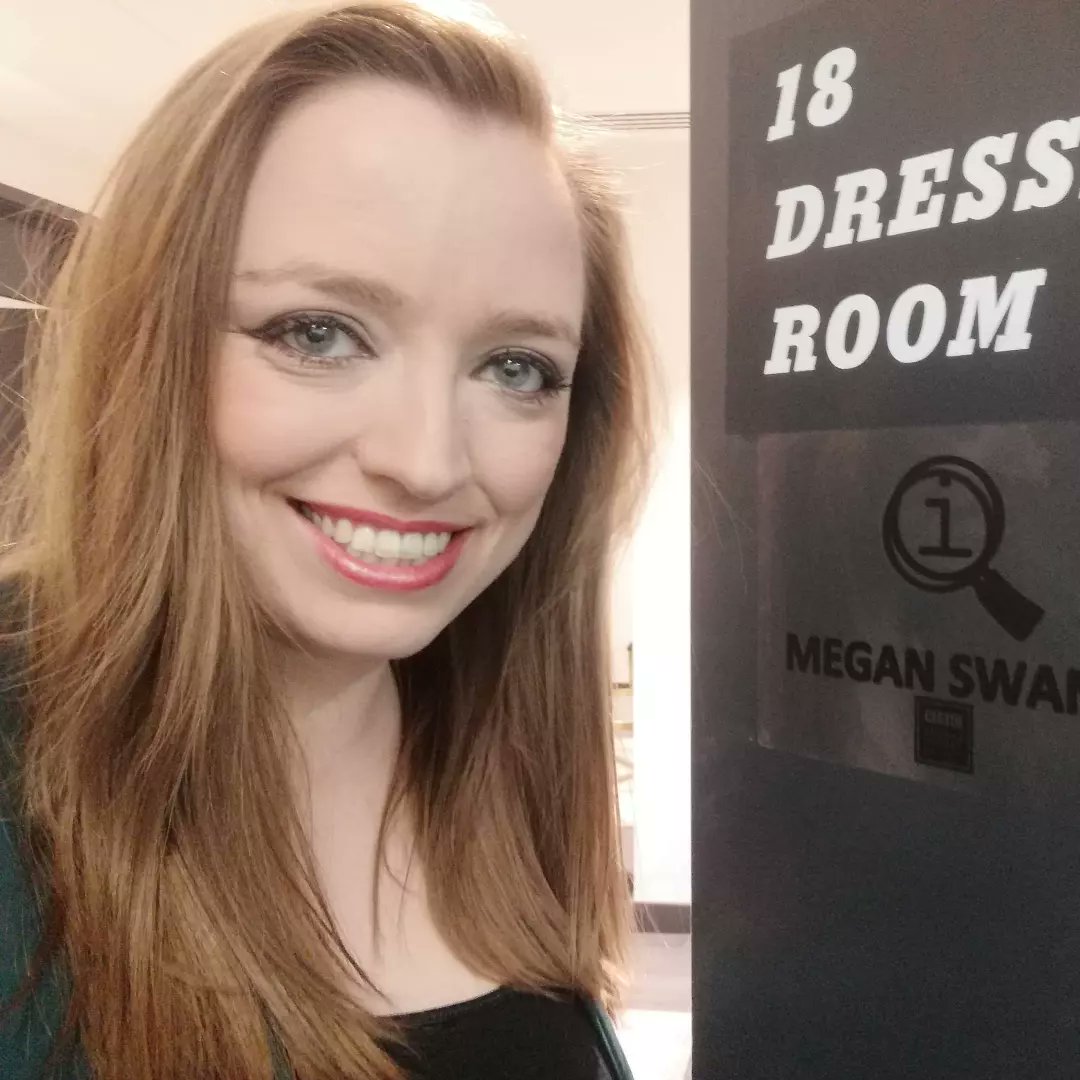 I made a magical appearance on the QI Christmas special last night! 😁

This was so much fun to film and brill to watch live. Also loved working on a routine especially for it... toy themed AND eco was quite a challenge! 

Catch up here (I'm on at 31.30) bbc.co.uk/iplayer/episod…